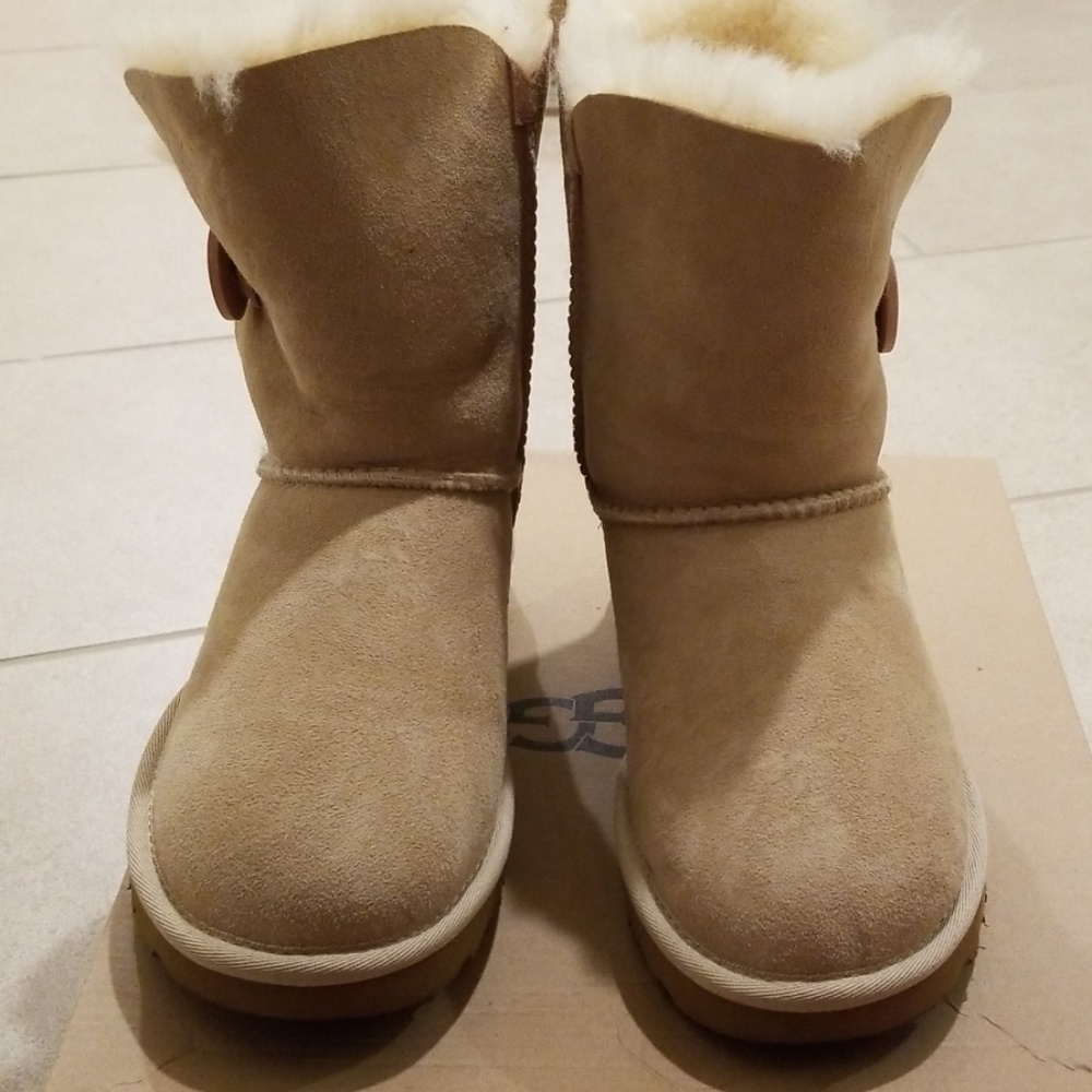 UGG BAILEY BUTTON II